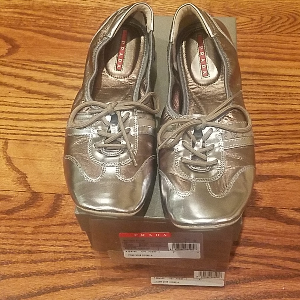 Prada Metallic sneaker size 39